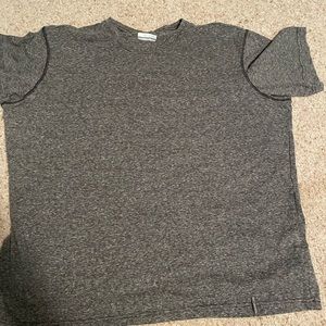 Nice men’s gray tee